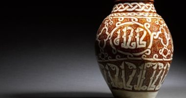 Selling a vessel of Egyptian pottery for more than 18 million pounds .. Pictures