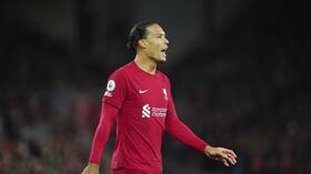 Van Dyck loses a “golden chain” in the Liverpool shirt at Anfield Stadium