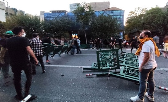 Iran’s demonstrations reach universities.. Demands to stop repression (witness)