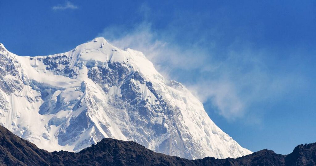 At least 10 mountaineers dead after avalanche in Himalayas