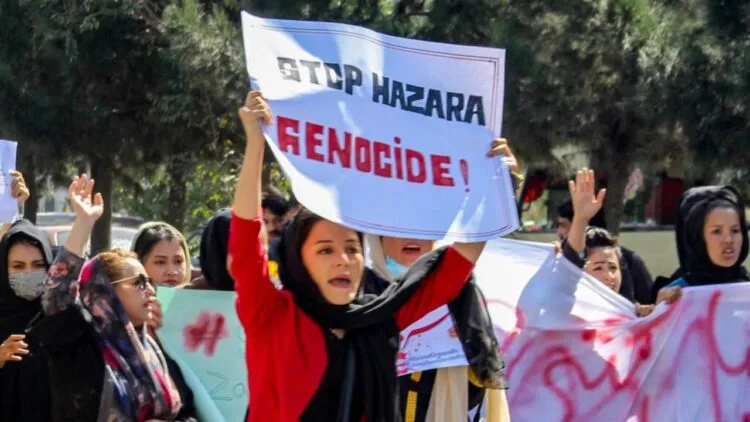 After 35 people were killed in an explosion in Kabul, Afghan women demonstrate against the “genocide” of the Hazara