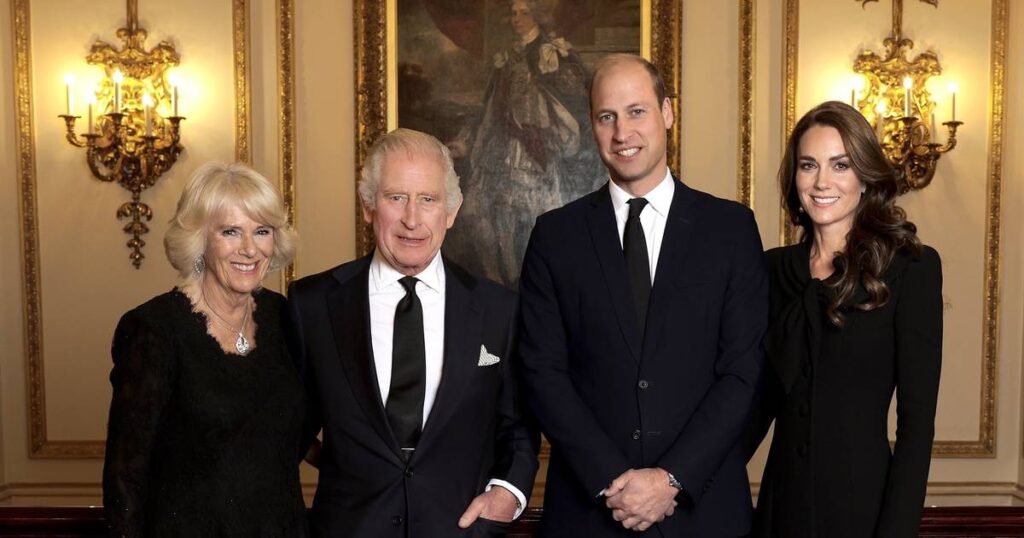 New photo of senior royals at Buckingham Palace released