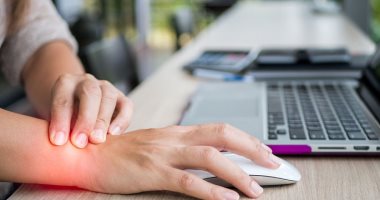 Orthopedic doctor: 3 signs of carpal tunnel syndrome, including numbness