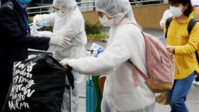 Video .. workers flee from Corona’s hell at the iPhone in China