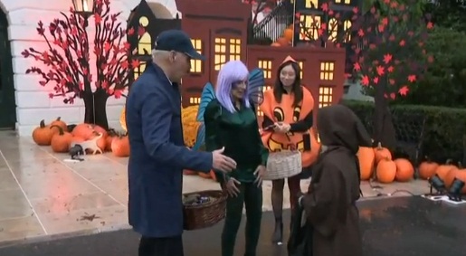 Video .. Biden’s wife denounces Halloween and the American president has not been time