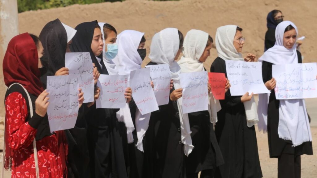 Taliban elements whipped the whip are girls trying to enter their university