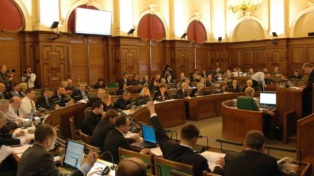 The new parliament in Latvia holds its first sessions