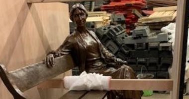 After 5 years of donation collection … the first full bronze statue of Virginia Wolf