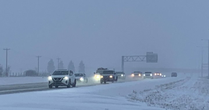 Edmontonians met with 1st snowy commute of the season: ‘It’s crazy’