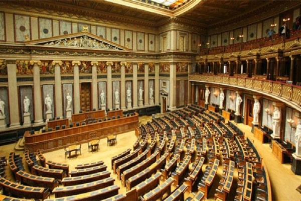 The Austrian Parliament refuses to withdraw confidence from the government because of the opposition’s accusations of corruption