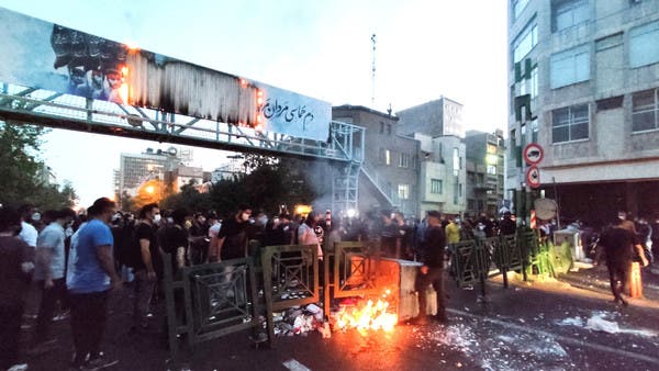 Clashes and shooting from Iranian security at the protesters in Tehran