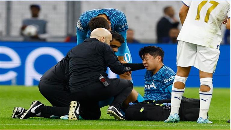 18 days before the World Cup .. Tottenham declares that Son undergoes surgery