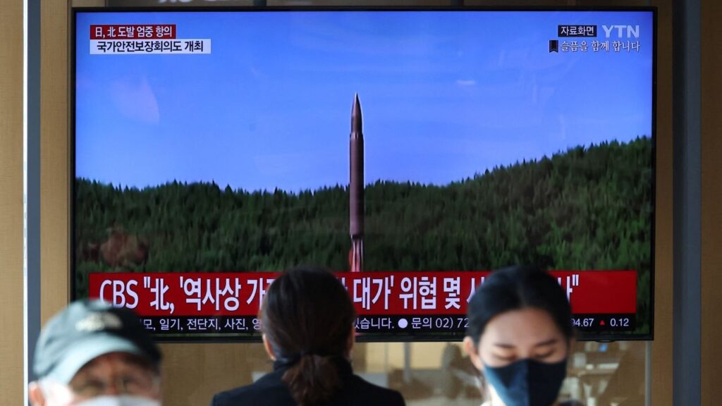 North Korea launches a new ballistic missile overlooking Japanese territory