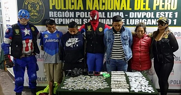 Two policemen disguise the clothes of superheroes to arrest drug dealers in Halloween