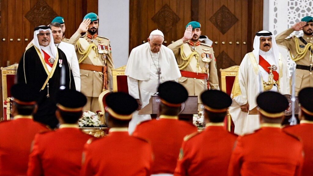 Forum of Religions Dialogue .. Pope Francis and Sheikh Al -Azhar meet in Bahrain