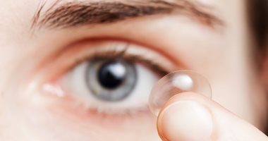 Stop wearing contact lenses while bathing .. Know the damage