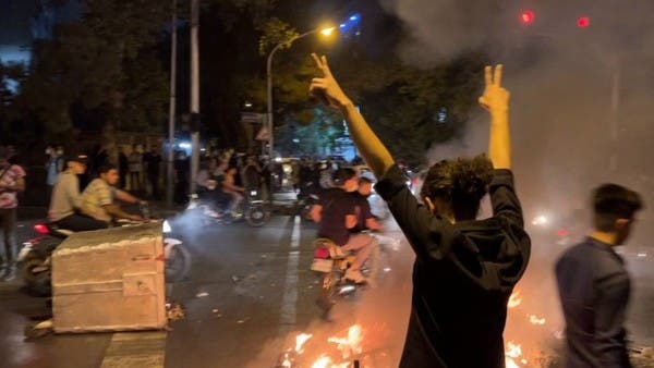 Iran .. night demonstrations in several cities and security faces protesters with live bullets