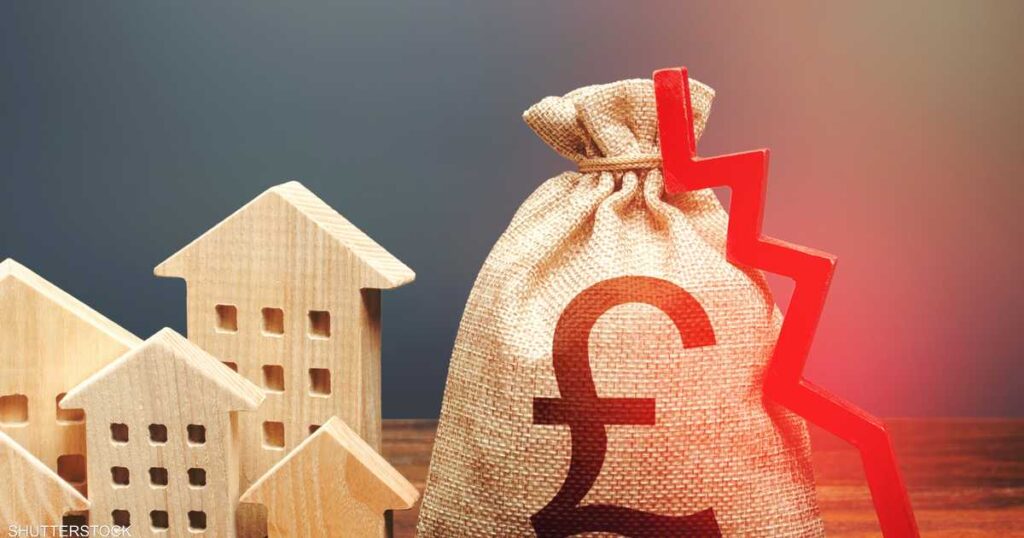 How can a foreign investor benefit from the decline in sterling?