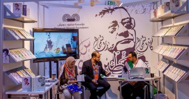 Mahmoud Darwish’s wing at the Sharjah Showroom returns his voice to the memory of his fans .. Pictures