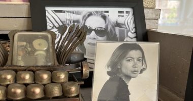 Offering the holdings of the American writer Joan Didion for sale in favor of treating patients