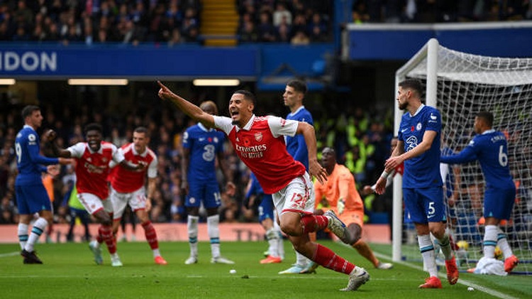 Arsenal refuses to fall and continues to lead the Premier League by beating Chelsea