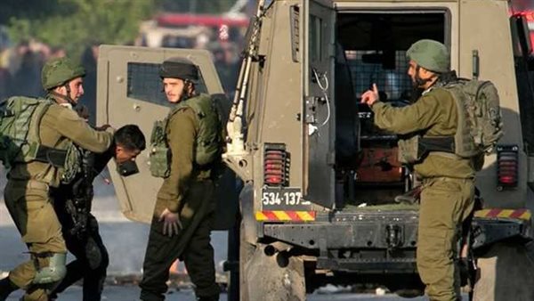 The occupation forces storm a school in the West Bank and arrest 3 Palestinians