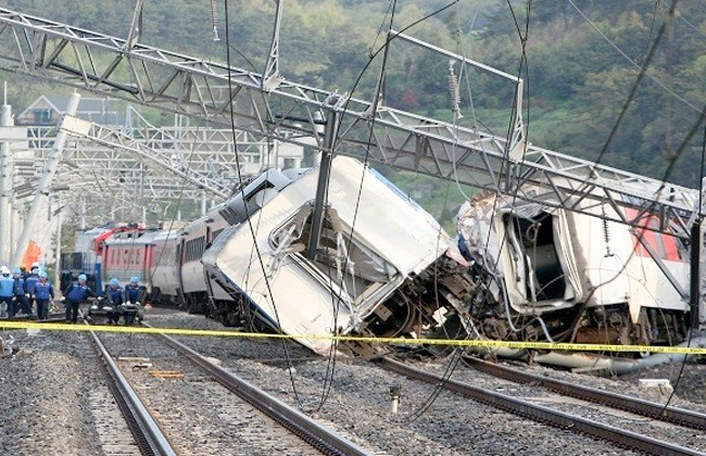 30 people were injured as a result of a train from its path in central Sol