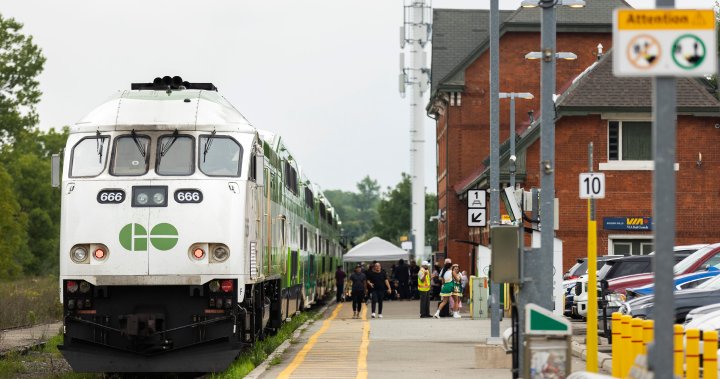 Over 2,000 GO Transit workers to strike Monday despite weekend negotiations