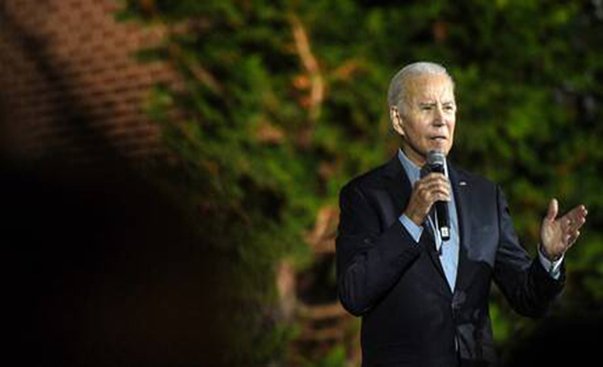 Video .. Biden stumbles on the platform