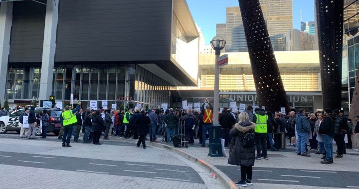 Around 2,200 GO Transit workers on strike after failed contract talks: union