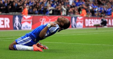 Gul Morning .. Drogba scores a fatal goal with Chelsea against Everton in 2006