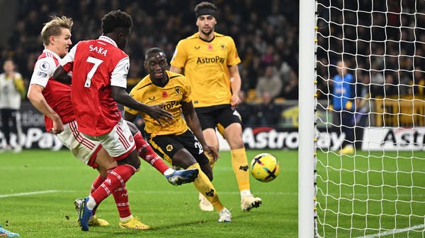 Arsenal defeats Wolverhampton and moves away from the lead