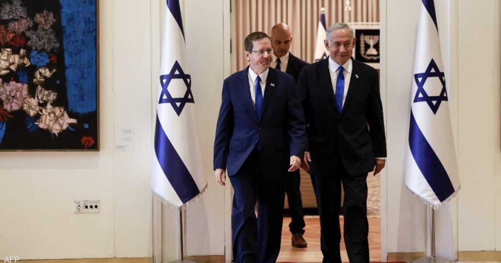 Officially, the Israeli president cost Netanyahu to form the government