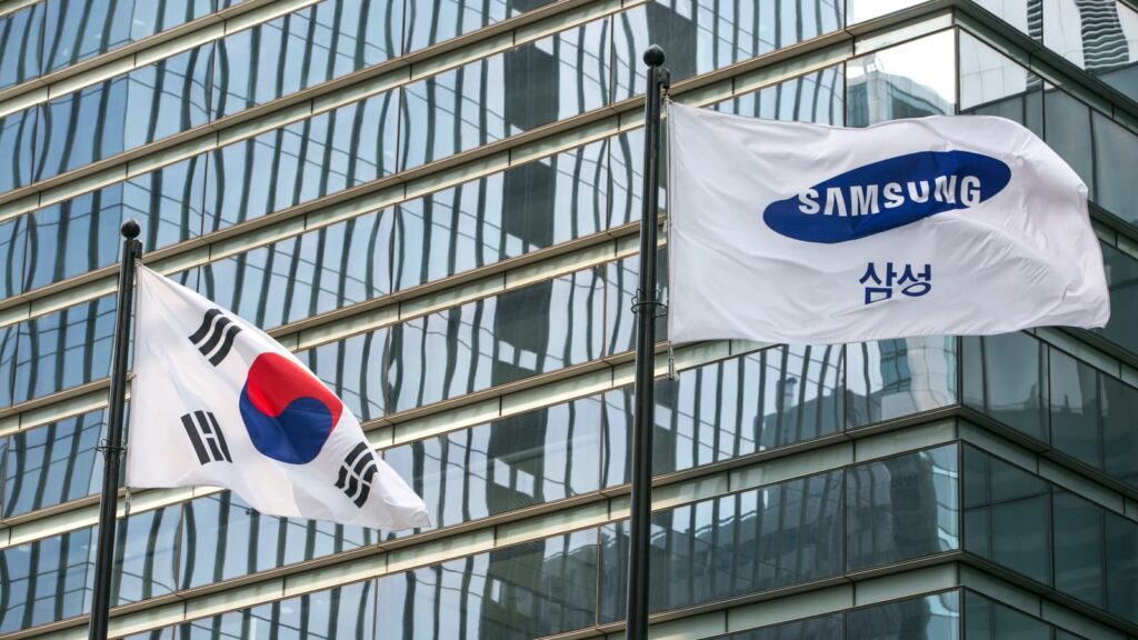 Samsung may shrink its smartphones by 13% in 2023