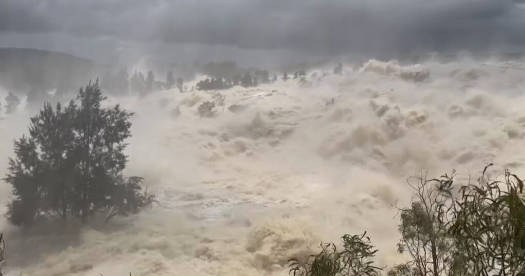 Footage shows raging torrent spilling from NSW dam