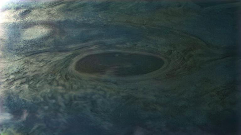 A strange picture .. a mysterious spot on the surface of Jupiter