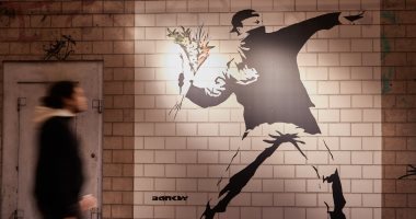 Banksy accuses a global clothing company of stealing his drawings and calling on his followers to take revenge