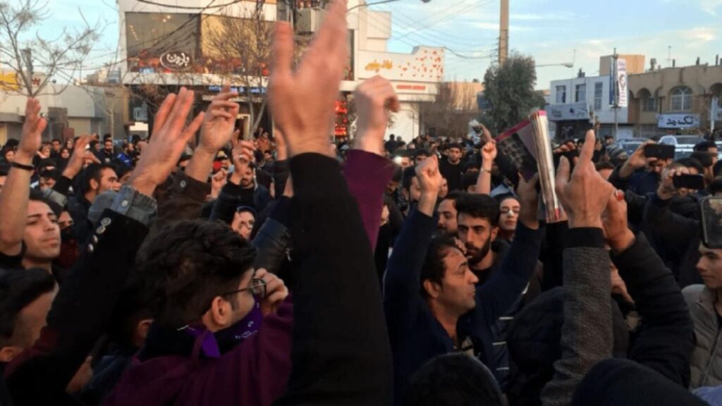 The funeral of a child in the city of Athi turns into protest demonstrations against Khamenei