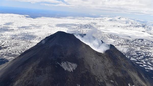 Scientists: The highest volcano in Kamchatka fires gunfire