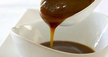 Eating two tablespoons of honey improves blood sugar and cholesterol .. a study that reveals