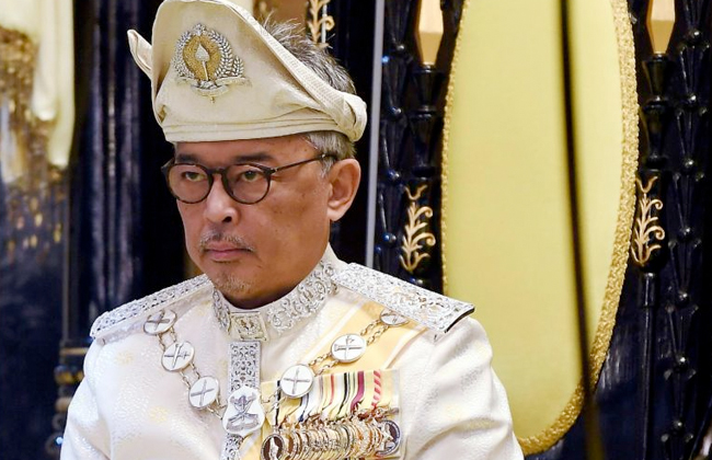 The King of Malaysia meets the members of the royal family tomorrow amid the existing political stalemate