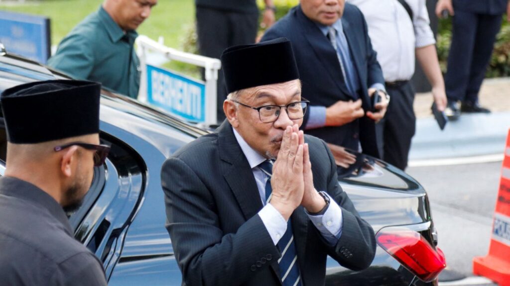 Malaysia: The appointment of exhibitions Anwar Ibrahim as Prime Minister