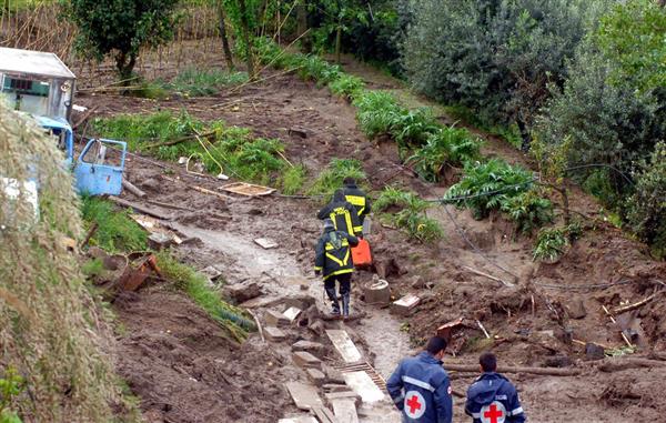 Italy: The loss of 13 people on the island of Eskia due to a landslide out of bad weather